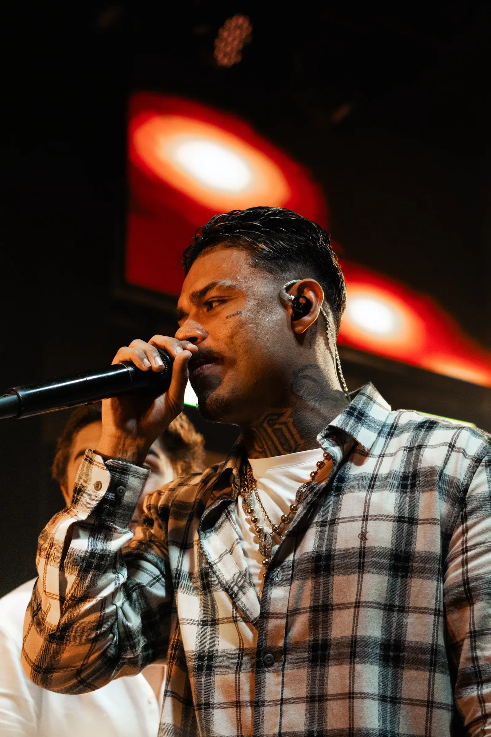 MC Cabelinho no palco — foto 1
